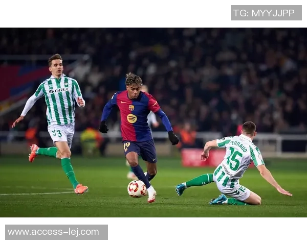 西甲激战巴萨与巴黎圣日耳曼平局争议判罚引发全场热议